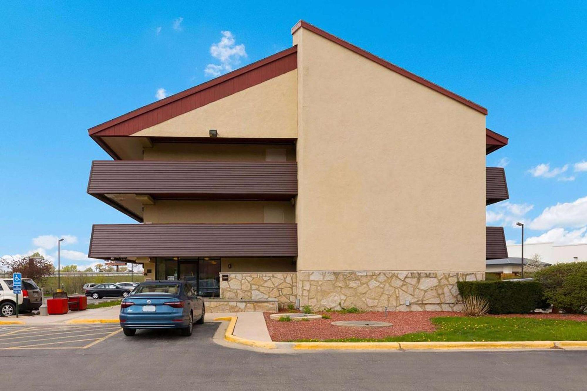 Hotel Super 8 By Wyndham Deerfield - Northbrook Exterior foto