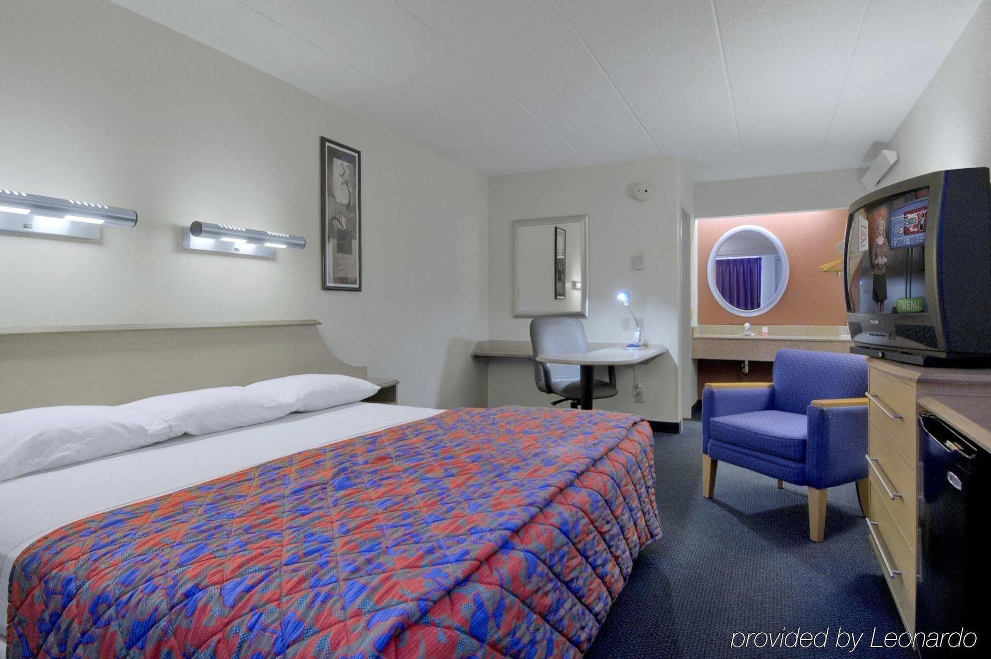 Hotel Super 8 By Wyndham Deerfield - Northbrook Habitación foto